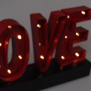 LOVE com base em LED